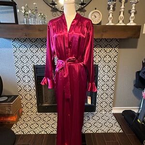 Oscar de la Renta Vintage Pink Label Robe. Size Large With tags. Color Fuchsia